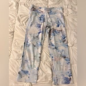 Light Blue Tie Dye Cropped GapFit Eclipse Medium Leggings
